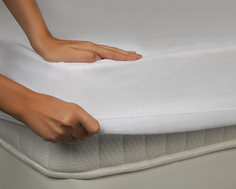 Виниловая простыня Joy Division SexMAX Wetgames 180 x 220 см, красная 9120022102 - Joy Division - Простыни для массажа - Купить